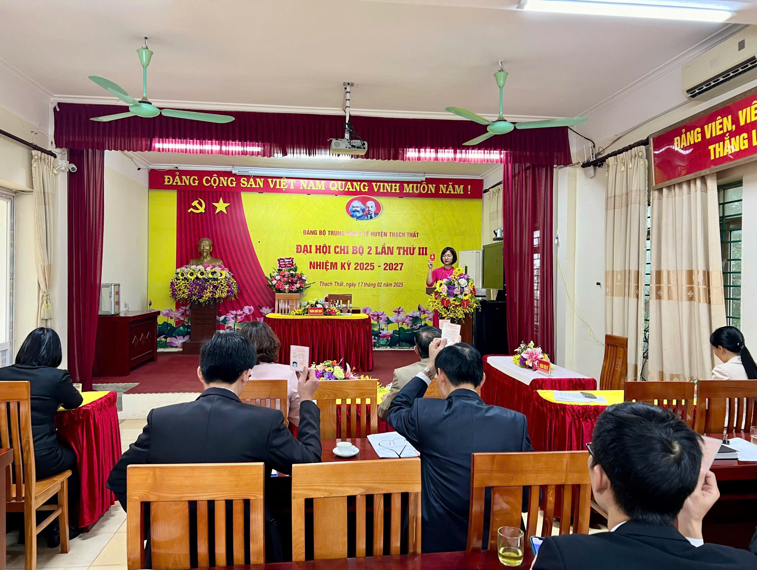 Đảng bộ Trung tâm Y tế huyện Thạch Thất đã tổ chức thành công Đại hội chi bộ lần thứ 3, nhiệm kỳ 2025-2027.