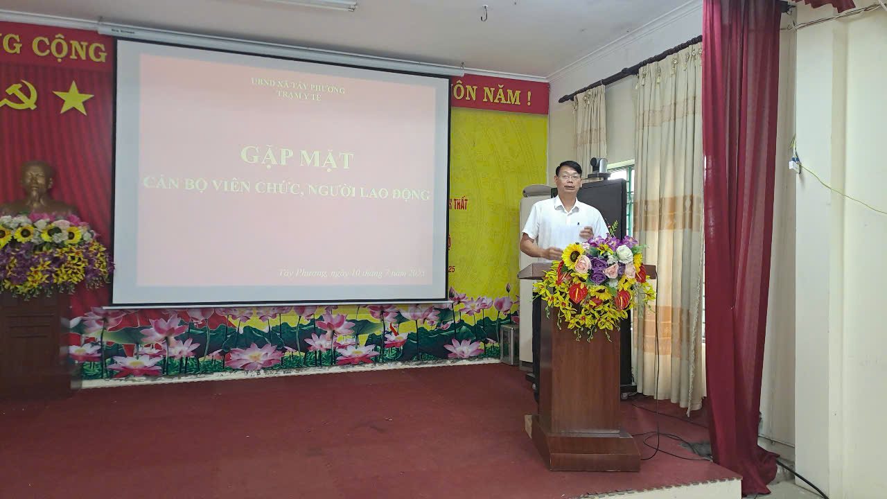 Trạm Y tế xã Tây Phương tổ chức hội nghị gặp mặt cán bộ, người lao động của Trạm