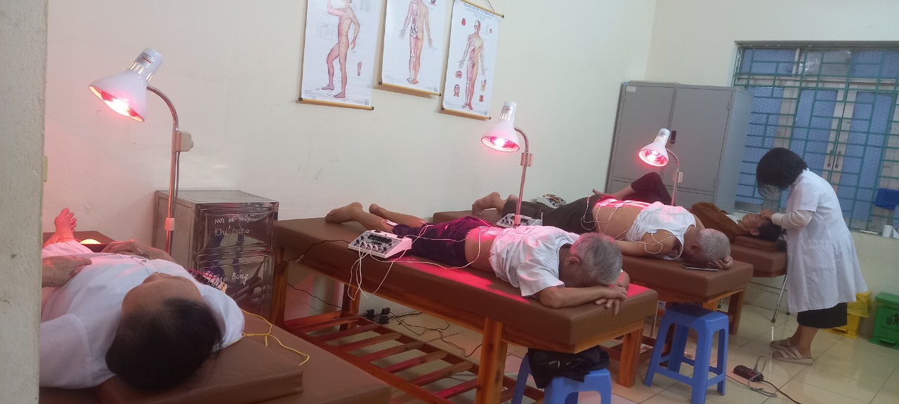 Trạm Y tế xã Tây Phương: Nâng cao hiệu quả điều trị bằng y học cổ truyền
